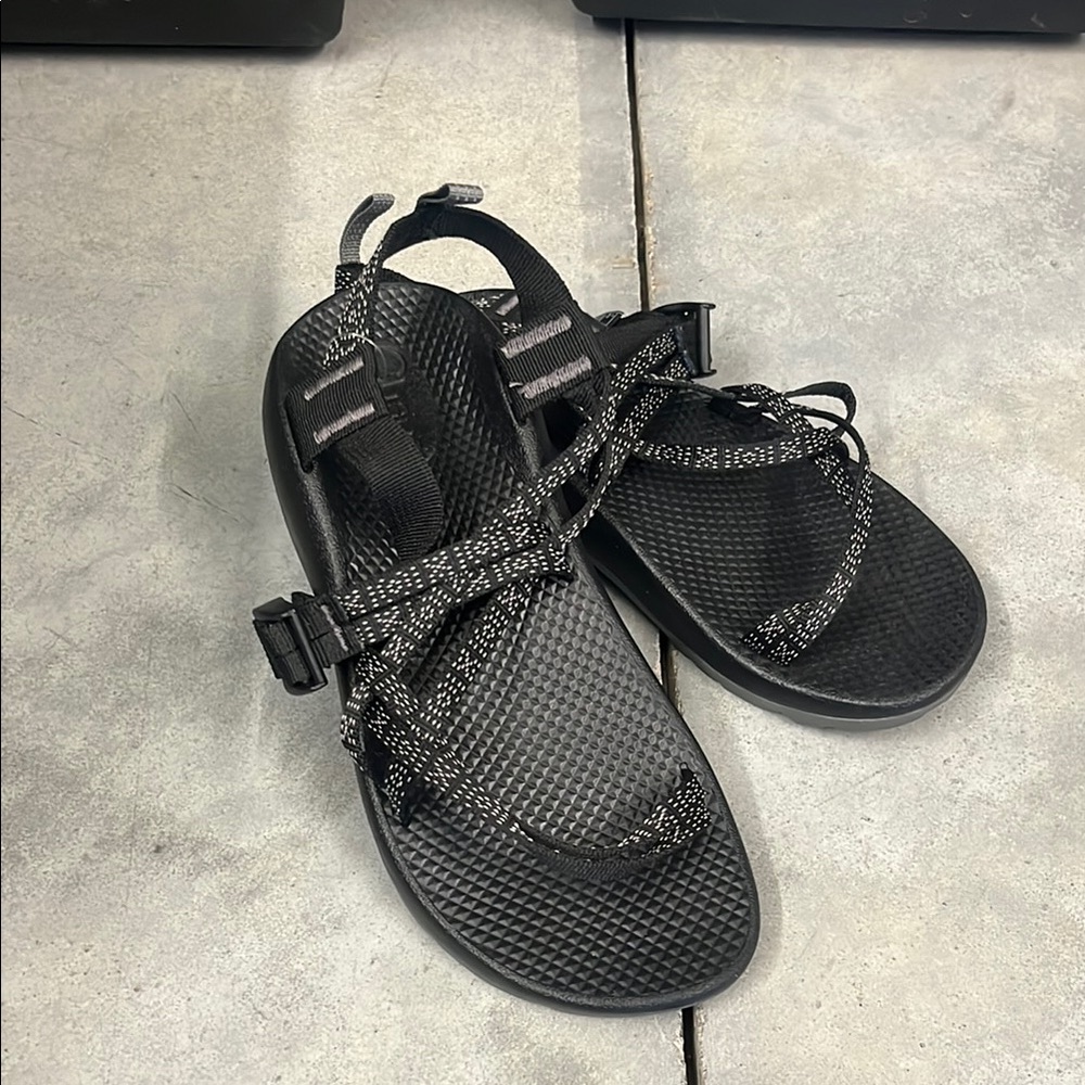 New Chaco ZX1 EcoTread Strappy Outdoor Sandals Kid 6 Woman 7-7.5 Black White
